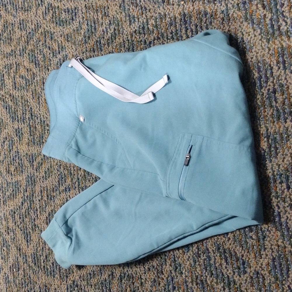 Figs scrubs joggers size small, turquoise
